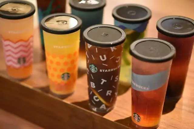冰球革命，高效生產(chǎn)：大型杯裝冰球包裝設(shè)備助力飲料企業(yè)創(chuàng)新升級(jí)