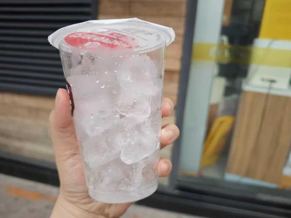 創(chuàng)新自動化冰杯生產(chǎn)線——飲品行業(yè)的革命性變革，開啟智能生產(chǎn)新時代