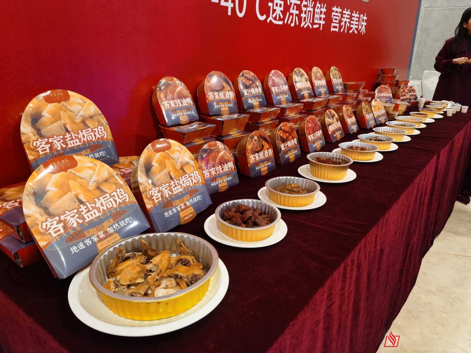 預(yù)制菜鎖鮮革命！一臺 “會呼吸” 的包裝機(jī)如何讓料理包媲美現(xiàn)做？